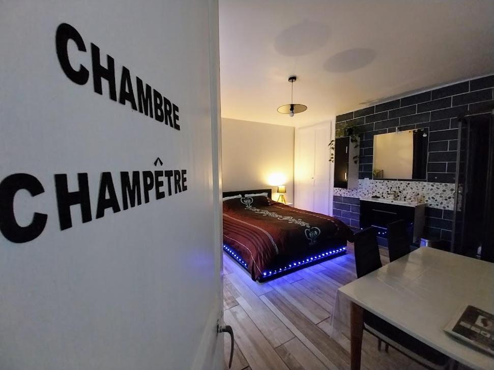 Au Pays D'Angeline Hotel La Pacaudière Szoba fotó